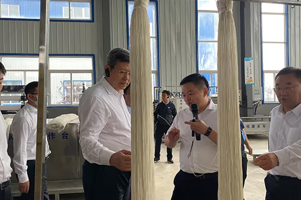 內(nèi)蒙古自治區(qū)黨委常委、通遼市委書記孟憲東攜考察團到一諾環(huán)境考察指導(dǎo)